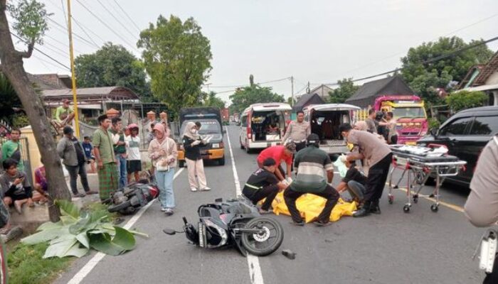 Viral CCTV Pemotor Terlindas Truk Trailer di Nganjuk, Ibu Meninggal Dunia di Lokasi Kejadian