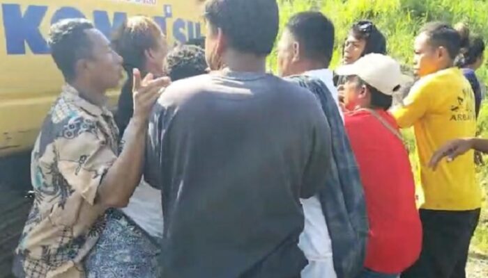 Viral! Duel Kades vs Aktivis di Probolinggo Dekat Tambang, Warga Teriak Minta Dihentikan