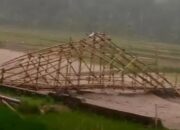 Viral! Jembatan Bambu di Sukabumi Hanyut Diterjang Banjir, Akses Dua Kampung Lumpuh Total