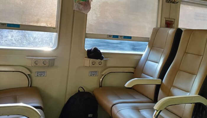 Viral Penumpang Masak Mi Instan di Kereta, PT KAI Tegaskan Larangan dan Ancaman Bahaya Listrik