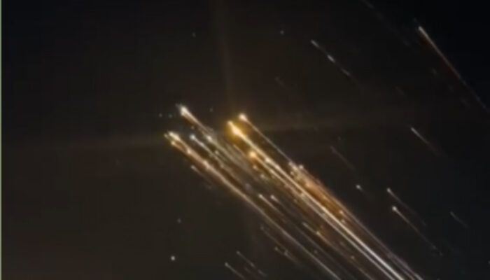 Viral! Heboh Langit Lampung! Benda Bercahaya Diduga Sampah Antariksa, Bukan Komet