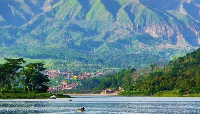 7 Spot Mancing Terbaik di Jawa Timur: Dari Waduk Hingga Laut, Surga Pemancing yang Bikin Ketagihan!