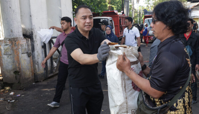 Wali Kota Surabaya Eri Cahyadi Larang Gerobak Parkir di TPS, Terapkan Jadwal Ketat dan Sanksi Tegas