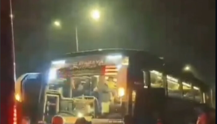 Bus Suporter Arema Dilempari Batu di Tol Warugunung Saat Pulang dari Bandung, Polisi Buru Pelaku yang Diduga dari Luar Jalan Tol