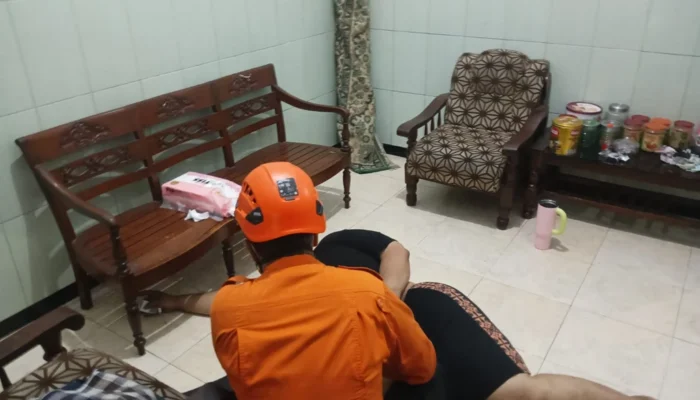 Dramatis! Pria 160 Kg di Surabaya Dievakuasi Tim Gabungan ke RS Ubaya, Sempat Alami Sesak Napas