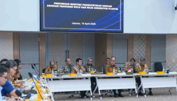 Waspada Dampak Selat Hormuz! Menperin Agus Kumpulkan Industri Plastik, Pengiriman Melonjak hingga 50 Hari