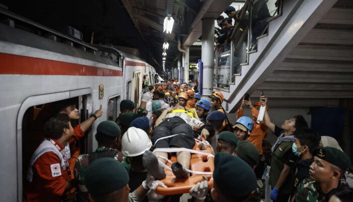 Tragedi Bekasi Timur: Korban Tewas Kecelakaan KA Argo Bromo Anggrek dan KRL Bertambah Jadi 14 Orang