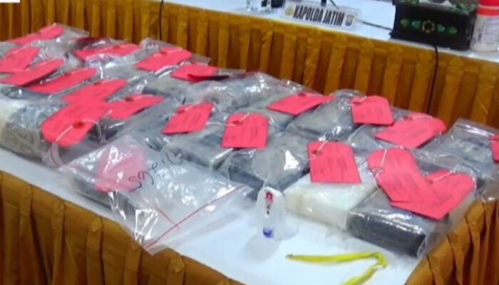Heboh! 23 Paket Kokain ‘BUGATTI’ Terdampar di Pantai Sumenep, Nilainya Tembus Ratusan Miliar