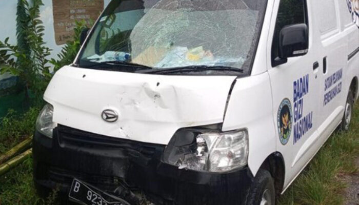 Mobil Program Makan Bergizi Gratis Tabrak Pasutri Lansia di Tuban, Diduga Salip di Jalan Tikungan