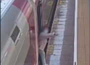 Viral Penumpang Tahan Pintu Whoosh, KCIC Tegas: Berisiko Rusak Kereta & Rugikan Ratusan Penumpang