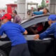Viral! Penyeleweng BBM Subsidi Pingsan di SPBU Mojokerto, Terhirup Uap Pertalite di Dalam Mobil