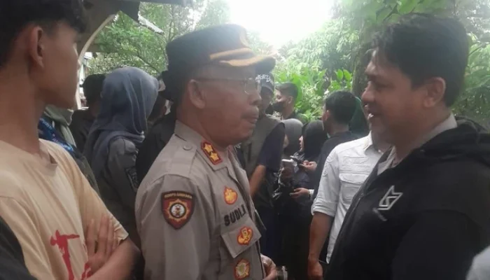 Tragedi Sungai Cibanjaran: 2 Warga Terseret Arus, 1 Tewas Ditemukan, 1 Masih Dicari