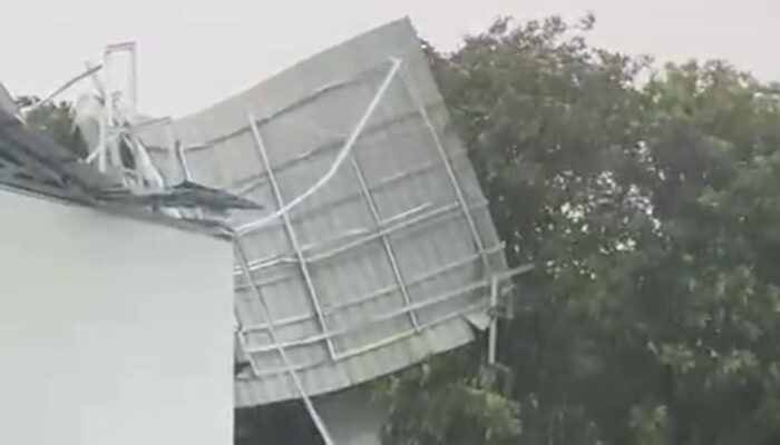 Diterjang Angin Kencang, Bangunan SPPG di Bojonegoro Ambruk Saat Masih Dibangun