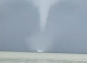 Viral! Pusaran Angin Mirip Tornado di Suramadu, BMKG Ungkap Fenomena Langka Waterspout