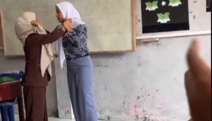 Viral Murid Vs Guru di Kelas Aceh, Diduga Baku Jambak Ternyata Aksi Pembelajaran Akting? Ini Faktanya