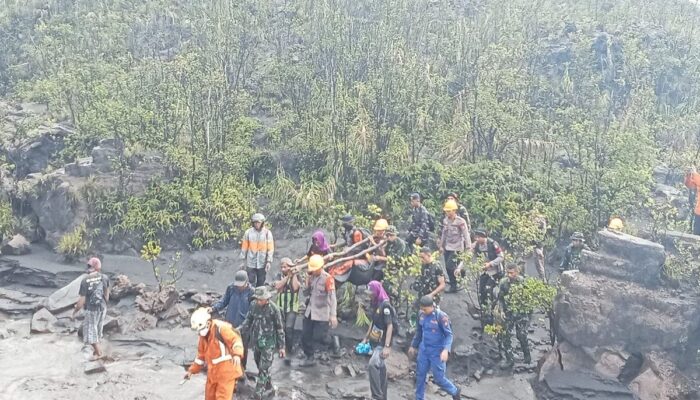 BREAKING NEWS: Pendaki Korban Erupsi Gunung Dukono Ditemukan Tewas, Dua WNA Masih Hilang