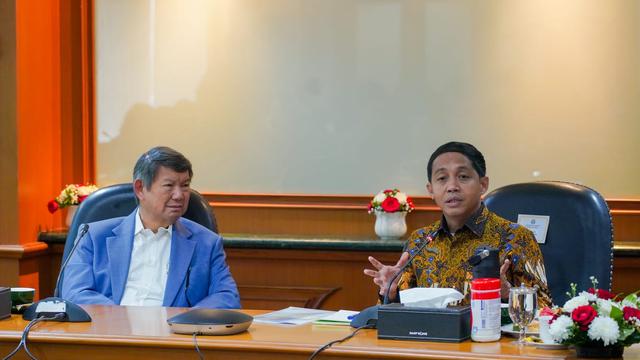 Menhut Raja Juli Antoni mencatat, ada 13 Taman Nasional yang akan dijadikan proyek percontohan atau pilot project untuk kawasan konservasi berkelas dunia. (Foto Dok: Tim Humas Kemenhut)