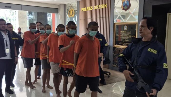 8 Oknum Suporter Jadi Tersangka Pengeroyokan Pemuda Surabaya di Gresik, Polisi Ungkap Motif Dipicu Kekalahan Tim