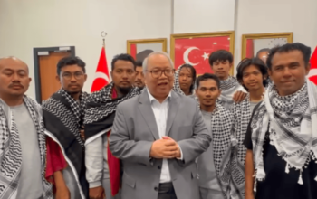 9 WNI yang sempat ditahan Israel, kini berada di Istanbul Turkiye, Kamis (21/5/2026) waktu setempat. (Akun Instagram Menlu RI Sugiono)