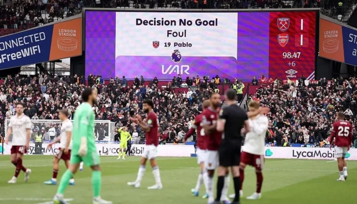 Drama Premier League! Arsenal Menang Tipis atas West Ham, Kericuhan Suporter Pecah