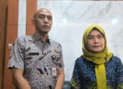 Pengawas Farmasi dan Makanan Ahli Muda BPOM Jember Yusita Harminingsih dan Ketua Satgas MBG Pemkab Jember Ahmad Imam Fauzi.(KOMPAS.com/Mega Silvia)