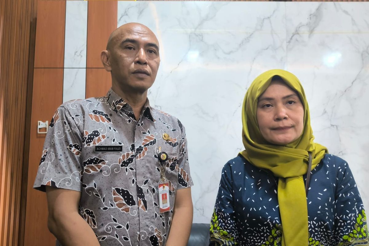 Pengawas Farmasi dan Makanan Ahli Muda BPOM Jember Yusita Harminingsih dan Ketua Satgas MBG Pemkab Jember Ahmad Imam Fauzi.(KOMPAS.com/Mega Silvia)