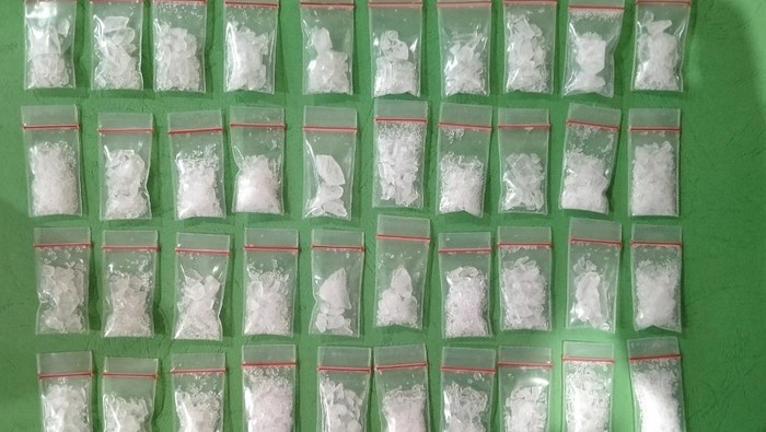 Barang bukti sabu diamankan Polrestabes Surabaya.