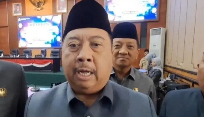 DRAMA PNS JOMBANG! Guru Ngaku Dizalimi & Dipaksa Ngajar Saat Cedera, Bupati Tegas: Tak Pernah Ajukan Mutasi, Dipecat Sesuai Aturan