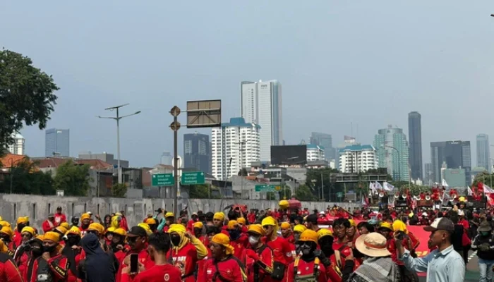 10 Ribu Buruh Kepung DPR RI saat May Day 2026: Desak Cabut UU Cipta Kerja & Sahkan UU Ketenagakerjaan Baru