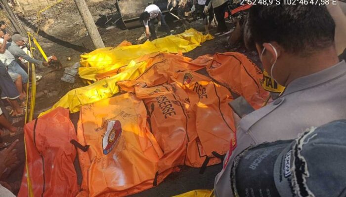 Bus ALS Tabrak Truk Tangki di Jalinsum Muratara, 16 Orang Tewas Terbakar