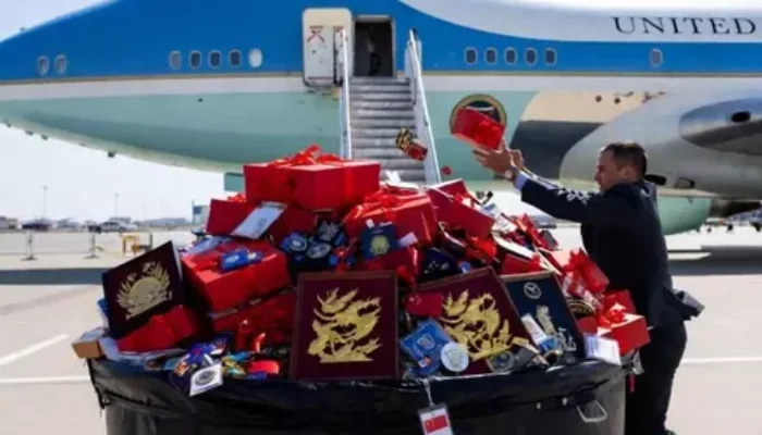 Delegasi AS Buang Semua Barang dari China Sebelum Naik Air Force One, Ketegangan Trump-Xi Terungkap
