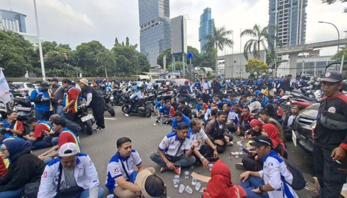 Demo Buruh Indomaret Berakhir Damai, Upah Lembur Tanggal Merah Tetap Dibayar