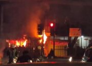 Ricuh di Tamansari Bandung: Massa Bakar Pos Polisi, Jalan Lumpuh—Polisi Tegaskan Aksi Kriminal Berbahaya