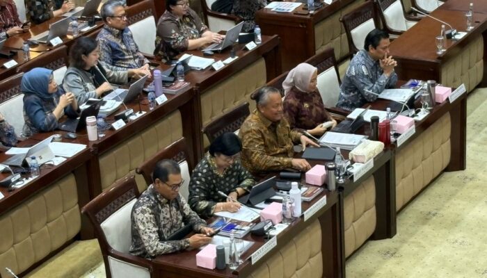 DPR Semprot BI soal Rupiah Tembus Rp17.680 per Dolar AS, Perry Warjiyo Didesak Buka Penyebab