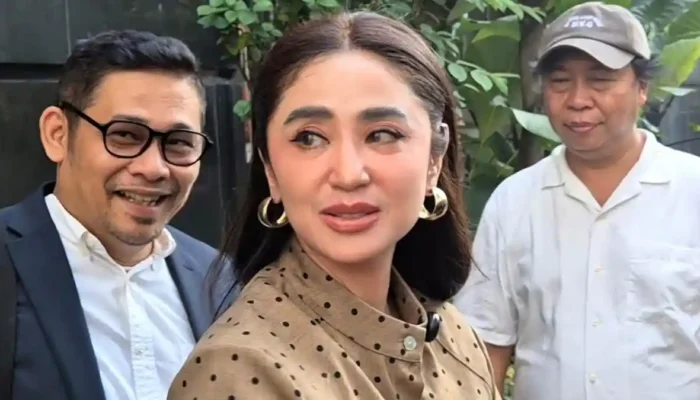 Dewi Perssik Jalani Pemeriksaan Terkait Dugaan Pencatutan Nama di Facebook