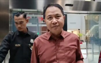 Direktur Jenderal Penyelenggaraan Haji dan Umrah, Hilman Latief di periksa KPK (21/5)