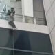 Dua WNA Jatuh dari Balkon KLIA2 Malaysia, 1 Tewas—Insiden Beruntun Picu Penyelidikan Serius