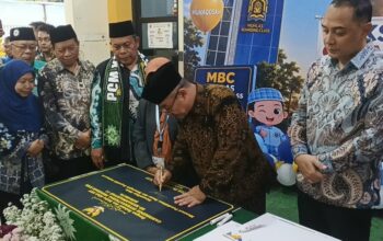Menteri Pendidikan Dasar dan Menengah, Abdul Mu'ti, saat peresmian Gedung Muhlas Boarding Class (MBC) dan program unggulan Pimpinan Cabang Muhammadiyah (PCM) Krembangan di Surabaya, Jumat (1/5/2026)