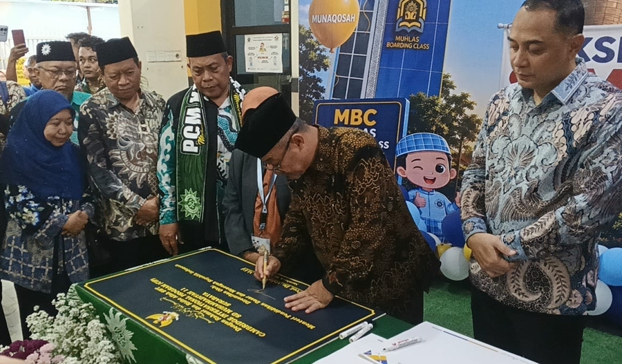 Menteri Pendidikan Dasar dan Menengah, Abdul Mu'ti, saat peresmian Gedung Muhlas Boarding Class (MBC) dan program unggulan Pimpinan Cabang Muhammadiyah (PCM) Krembangan di Surabaya, Jumat (1/5/2026)