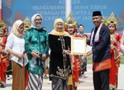 Hardiknas 2026 Jatim Penuh Gebrakan! Khofifah Luncurkan 40 Sekolah Berintegritas dan Tegaskan Pendidikan Berkarakter