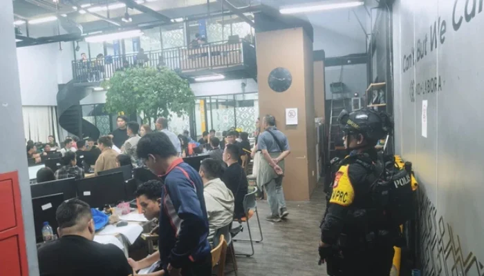 TERBONGKAR! 321 WNA Operator Judi Online Internasional Digerebek di Jakarta, Modus Visa Wisata Jadi Sorotan
