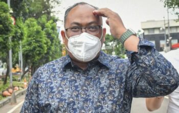 Robby Kurniawan, mantan staf ahli Menteri Perhubungan era Budi Karya Sumadi usai diperiksa KPK