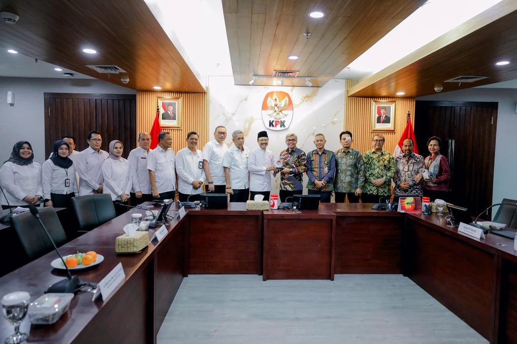 Cegah korupsi, Gus Ipul buka-bukaan proses pengadaan Sekolah Rakyat ke KPK. Kemensos berkomitmen jaga transparansi program strategis Presiden Prabowo. Foto: Dok. Kemensos