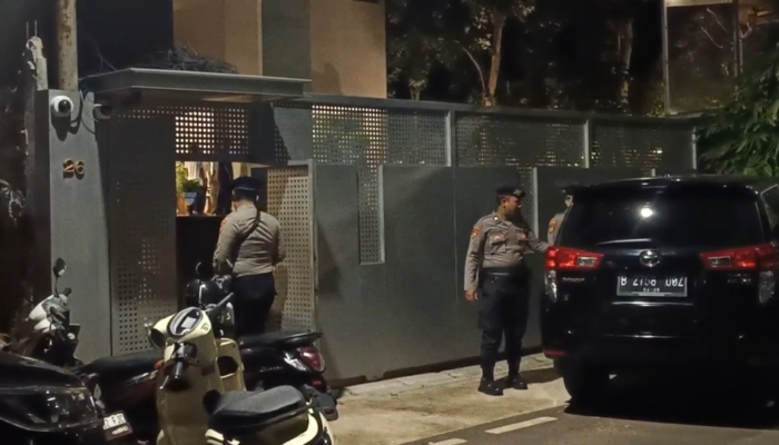 KPK Sita Barang Bukti Elektronik saat Geledah Rumah Mewah Pengusaha Pacitan terkait Kasus Sugiri