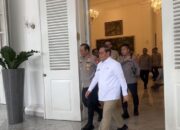 Kapolda Metro Jaya Irjen Pol Asep Edi Suheri mendatangi Balai Kota Jakarta untuk bertemu Gubernur DKI Jakarta Pramono Anung, Selasa (5/5/2026).(KOMPAS.com/ RUBY RACHMADINA) Sumber: https://megapolitan.kompas.com/read/2026/05/05/14502491/kapolda-metro-datangi-pramono-di-balai-kota-bahas-pengamanan-persija-vs?source=headline. Membership: https://kmp.im/plus6 Download aplikasi: https://kmp.im/app6