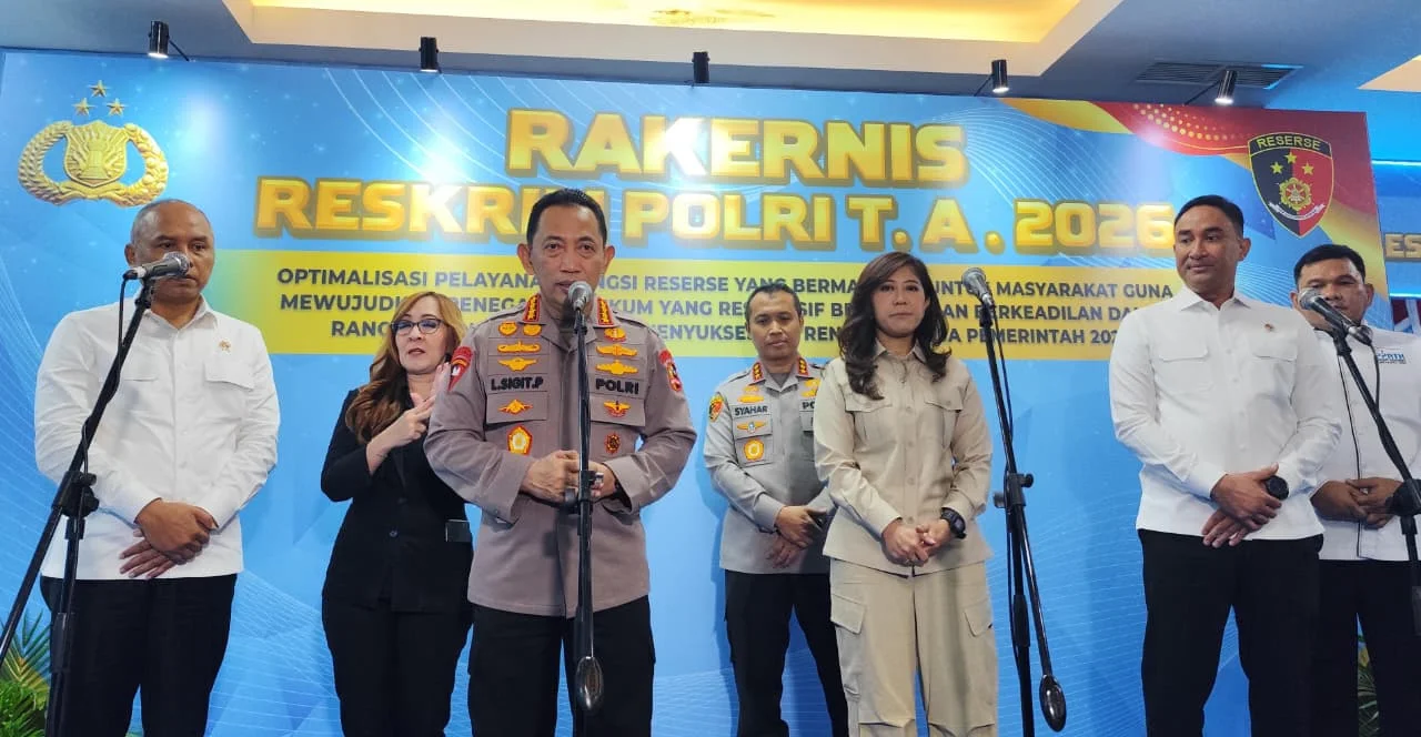 Kapolri Listyo Sigit Prabowo (kedua kiri) bersama Menteri Komunikasi dan Digital Meutya Hafid (kedua kanan) usai menghadiri Rakernis Reskrim Polri 2026 di Gedung Bareskrim Mabes Polri, Jakarta Selatan, Kamis, 7 Mei 2026 (Foto: RRI/Namira Kaguma)