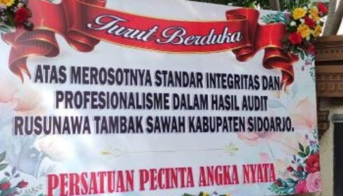 Viral! Karangan Bunga ‘Turut Berduka’ Kritik Audit Inspektorat Sidoarjo, Sindir Integritas Pengawasan