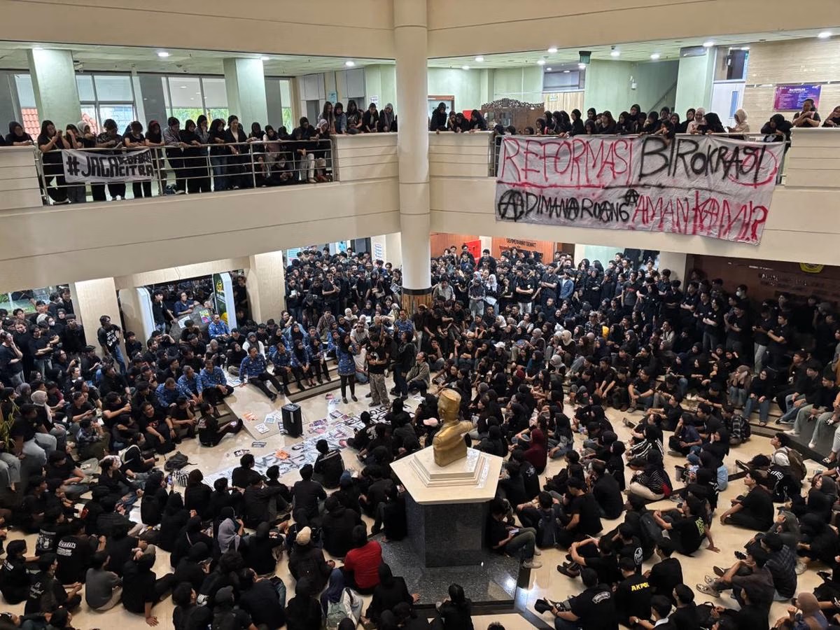 Ratusan mahasiswa UPN “Veteran” Yogyakarta menggelar demo menuntut tindak tegas pelaku kekerasan seksual di lingkungan kampus, Rabu (20/5/2026).