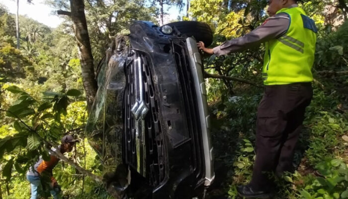 Ngantuk di Jalur Maut Gumitir, Suzuki XL7 Masuk Jurang 15 Meter di Jember! Penumpang Luka-Luka
