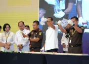 Kejaksaan menghancurkan 14 jam tangan yang ternyata palsu. Foto: Dok. Kejaksaan Agung